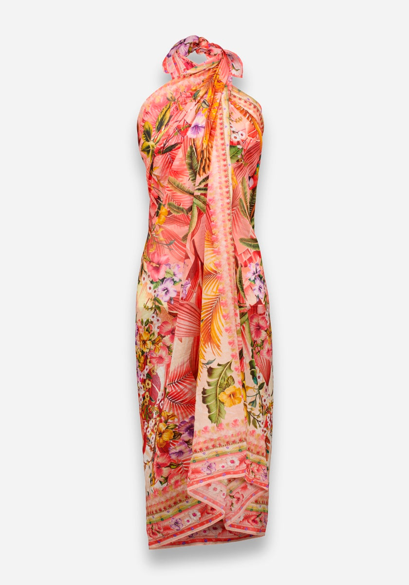 Ein leuchtendes ärmelloses Kleid mit Neckholder von Princess Goes Hollywood mit tropischem Print und Akzenten in Pink, Koralle, Orange und Grün. Es ist aus einer luxuriösen Baumwoll-Seiden-Mischung gefertigt und verfügt über einen Halsausschnitt mit Schal und eine taillierte Silhouette, die bis unter das Knie reicht.