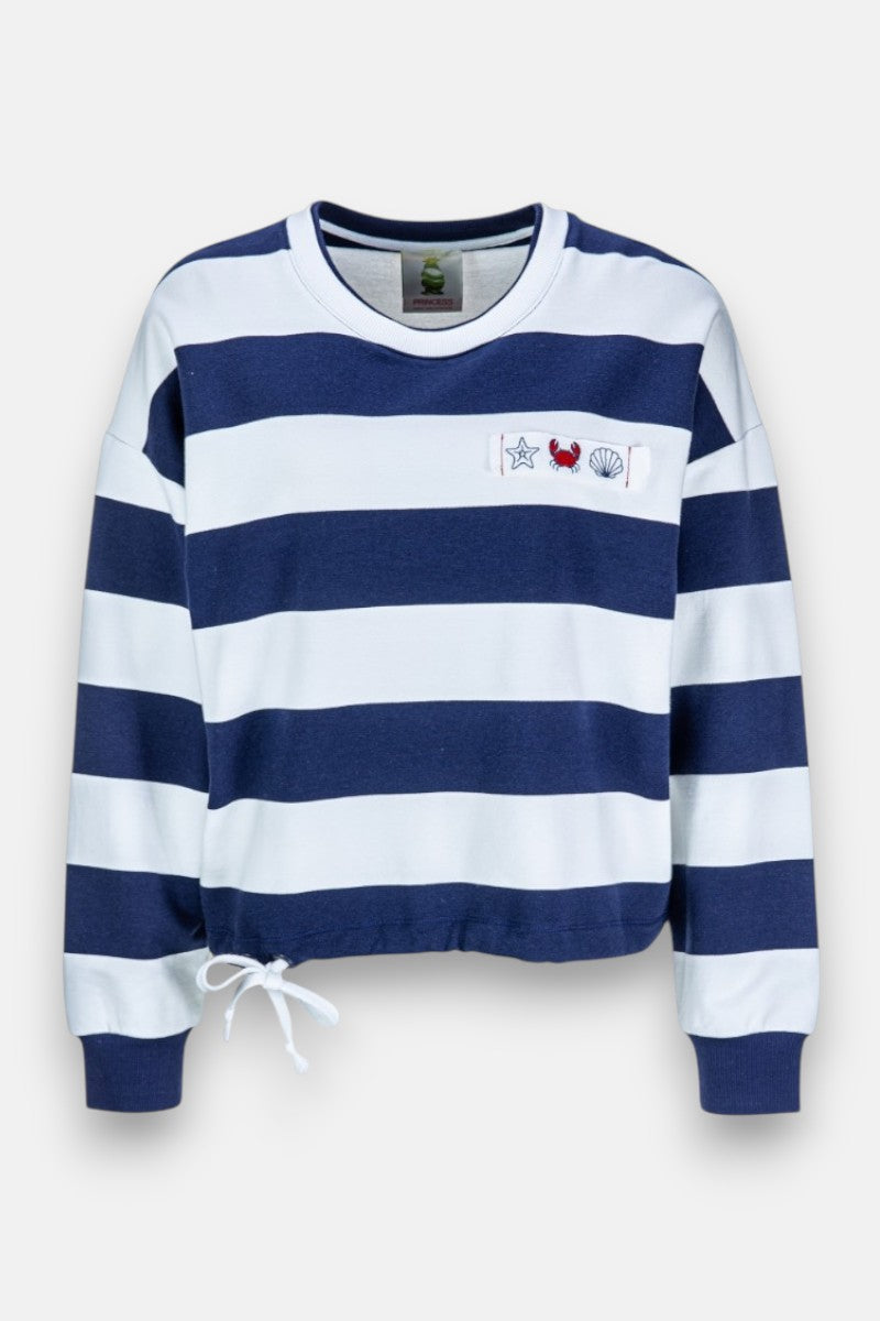 Ein gestreiftes Sweatshirt von Princess Goes Hollywood in Weiß und Navy mit Rundhalsausschnitt, langen Ärmeln, Fronttasche samt Stickereien (Stern, roter Krebs, Muschel), elastischem Saum, Kordelzug und gerippten Bündchen.