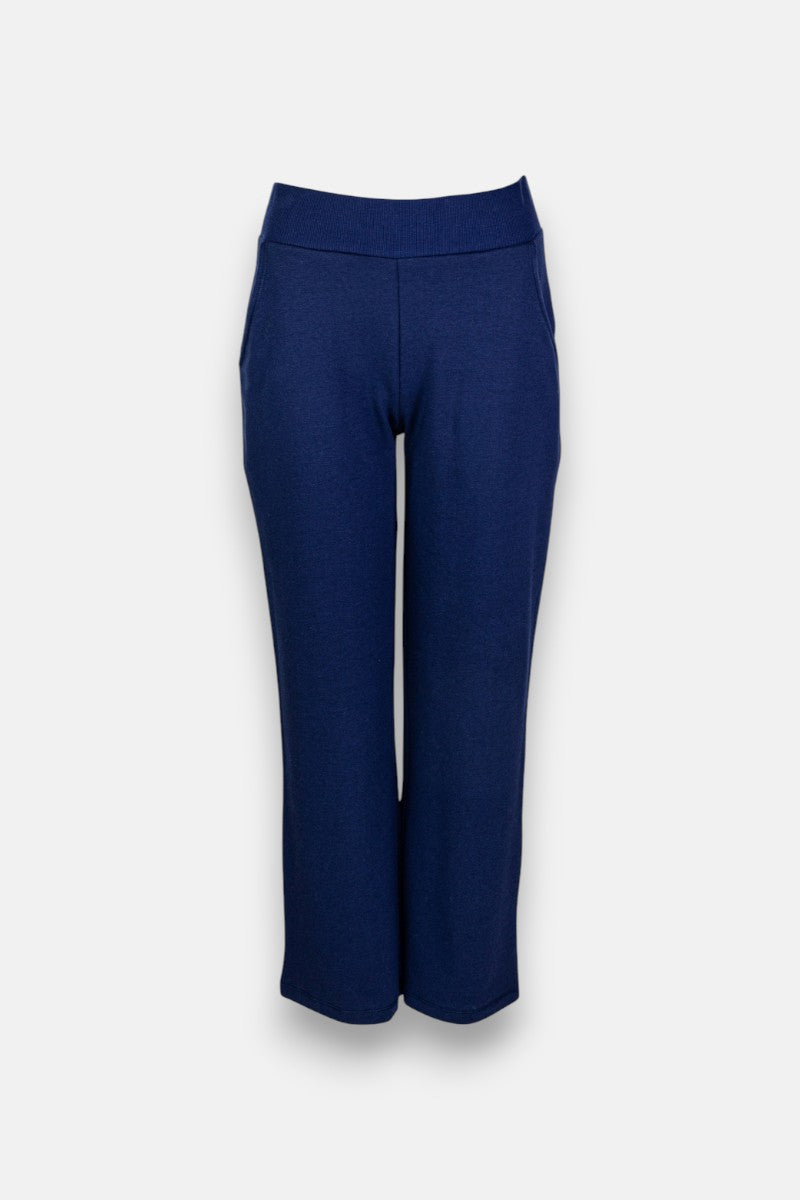 Princess Goes Hollywood marineblaue weite Sweathose mit elastischem Bund und Seitentaschen, lockerer Passform und verkürzter Länge, abgebildet auf einem einfarbigen hellgrauen Hintergrund.