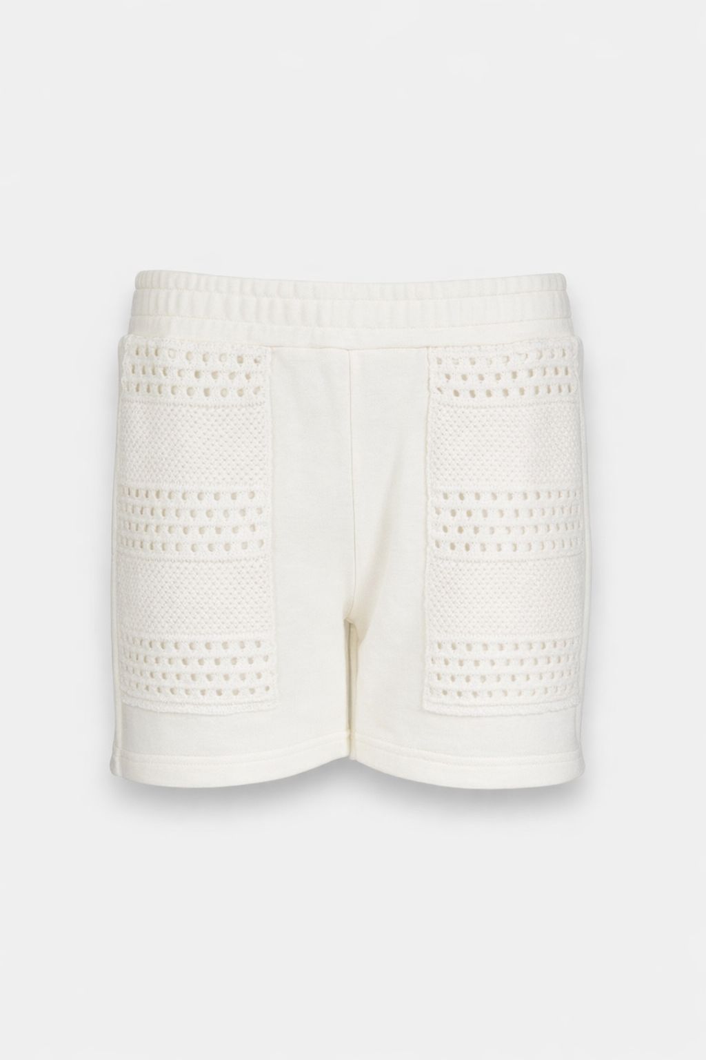 Die weißen Sweatshorts von Princess Goes Hollywood haben einen elastischen Bund, zwei gehäkelte Vorderteile, weiches Baumwollgewebe, eine leicht lockere Passform und einen geraden Saum, alles in strahlendem Weiß.