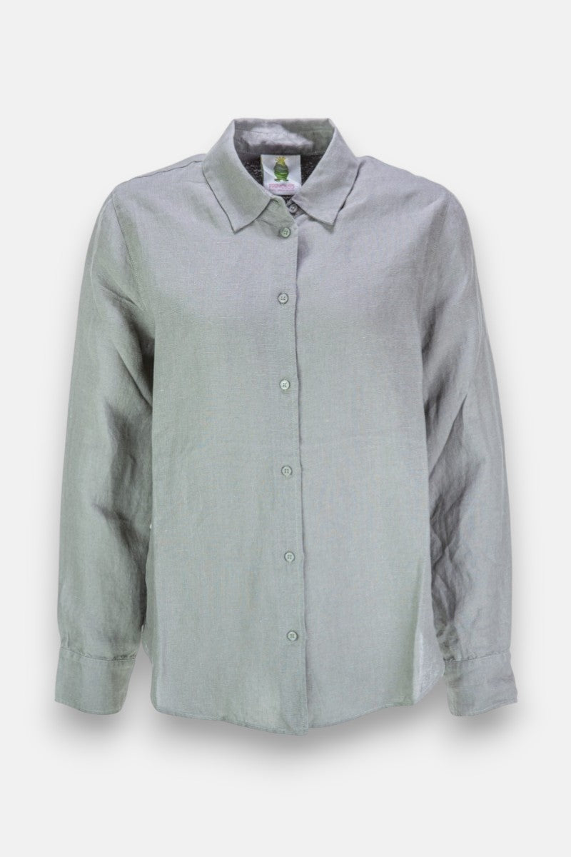 Hellgraue Langarmbluse von Princess Goes Hollywood mit folgenden Eigenschaften: Kragen, lockere Passform, lange Ärmel mit geknöpften Manschetten, aus leicht strukturiertem Stoff, auf weißem Grund.