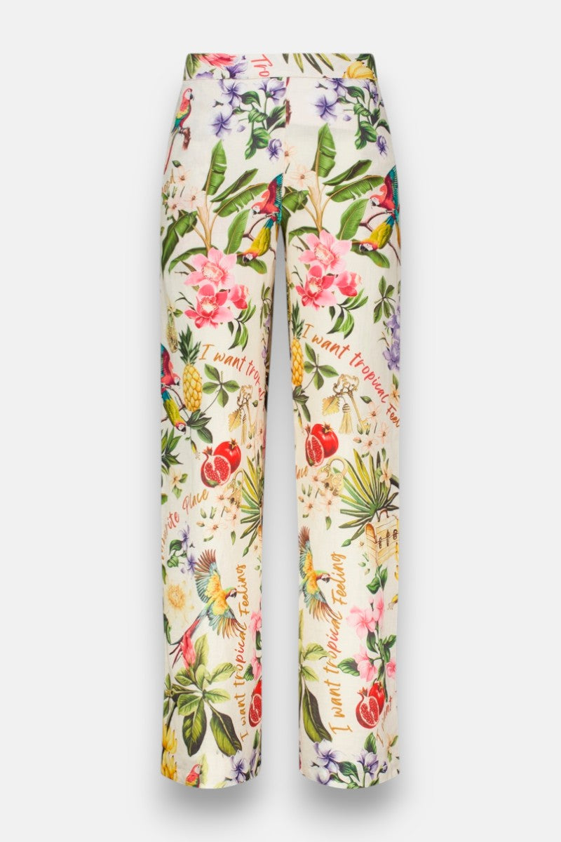Die Princess Goes Hollywood Leinenhose mit hoher Taille und weitem Bein hat einen tropischen Aufdruck mit bunten Vögeln, Blumen und Ananas auf hellem Grund, verspielte Sprüche und einen elastischen Bund für mehr Komfort.