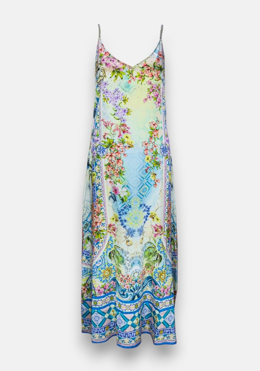 Ein ärmelloses, langes Seidenkleid von Princess Goes Hollywood mit dünnen Trägern ist mit einem lebhaften Blumen- und geometrischen Pastelldruck versehen. Detaillierte Blumen, Ranken und verschnörkelte Bordüren sorgen für eine sommerliche Eleganz, die von Landschaftsdrucken inspiriert ist.
