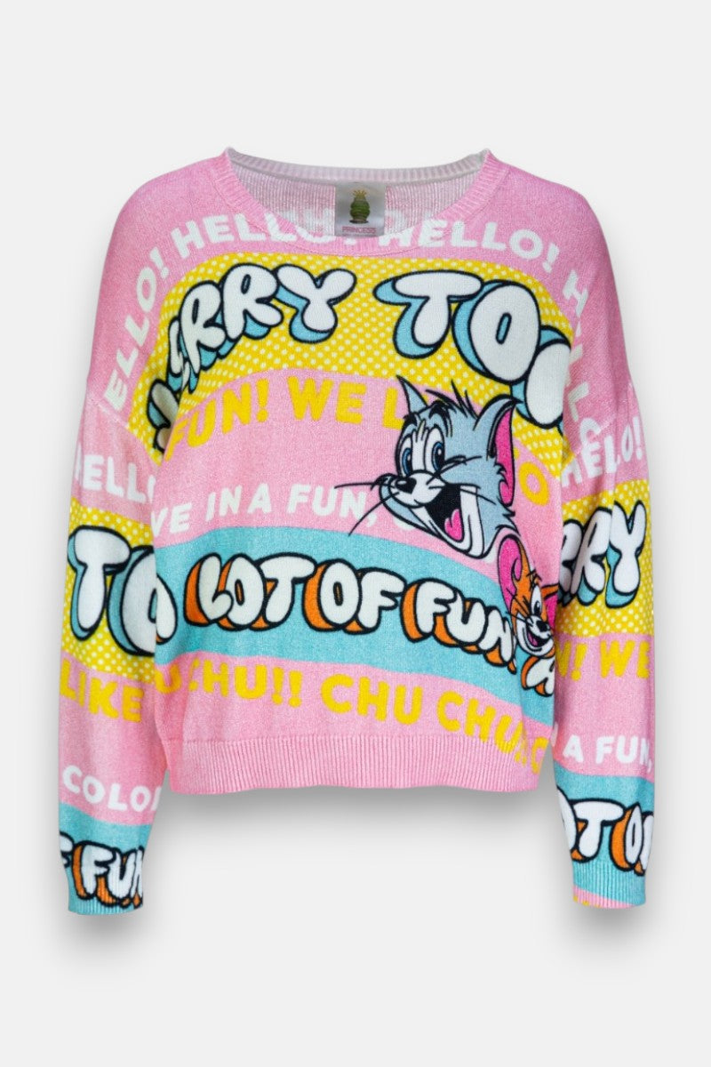 Ein bunter Baumwollpullover von Princess Goes Hollywood zeigt vorne Tom & Jerry vor pink-gelbem Hintergrund und bunten Texten wie "HELLO! FUN! WE LIKE CHU!!" für einen verspielten Cartoon-Look.