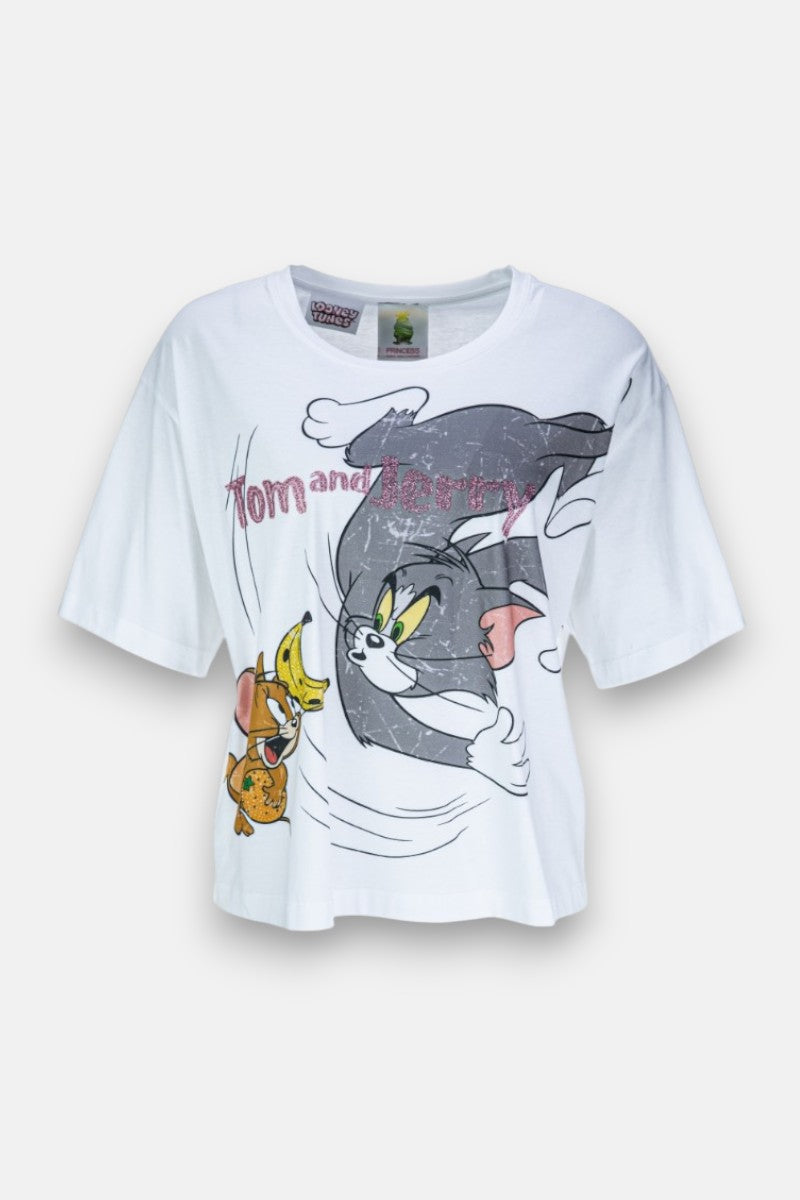 Ein weißes Princess Goes Hollywood Tom and Jerry T-Shirt aus Baumwolle mit Rundhalsausschnitt zeigt Tom, wie er Jerry mit einer Banane jagt. Darüber steht "Tom und Jerry" in pinken, verspielten Buchstaben.