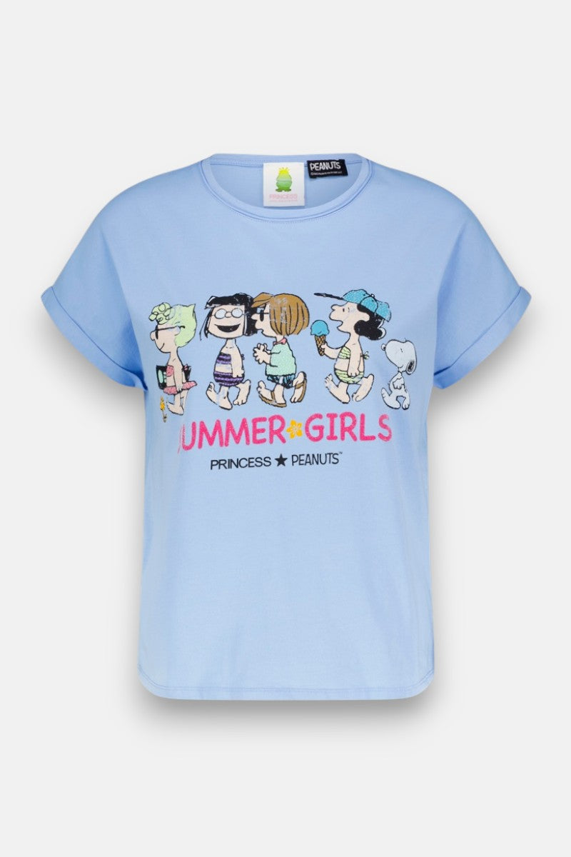 Das hellblaue Princess Goes Hollywood T-Shirt aus Baumwolle mit Erdnuss-Print zeigt auf der Brust Cartoon-Figuren im Badeanzug, darunter "SUMMER GIRLS" in Pink und Rot sowie den Text PRINCESS★PEANUTS. Aufgekrempelte Ärmel vervollständigen den Look.