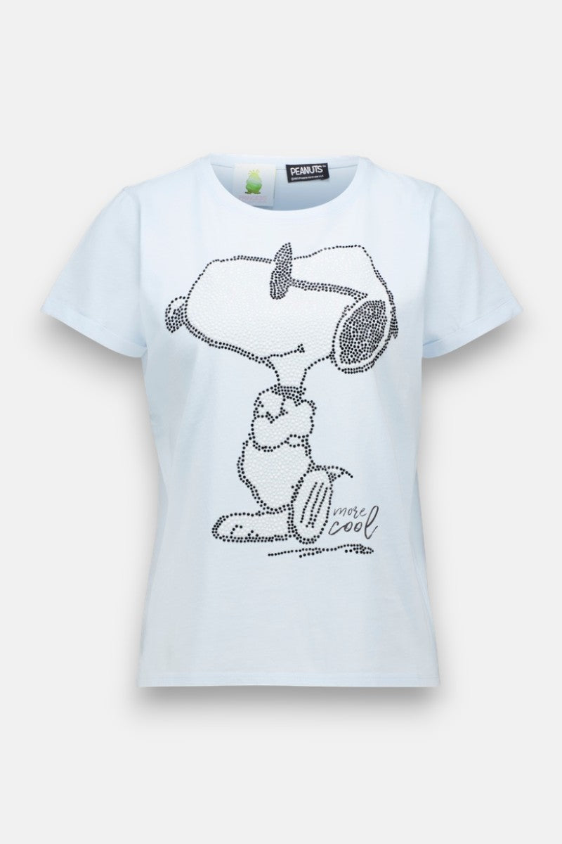 Das Princess Goes Hollywood T-Shirt mit hellblauem Snoopy-Aufdruck aus Baumwolle zeigt einen gepunkteten Umriss von Snoopy, der Woodstock auf seiner Nase balanciert, darunter den Schriftzug "more cool", kurze Ärmel und einen Rundhalsausschnitt.
