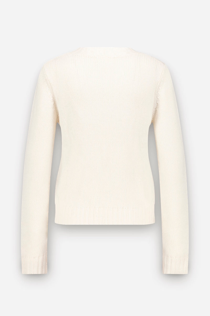 Rückansicht eines schlichten, langärmeligen, cremefarbenen Strickpullovers aus einer edlen Woll-Kaschmir-Mischung mit geripptem Saum, Bündchen und Kragen, präsentiert vor einem hellgrauen Hintergrund. Der Pullover hat ein schlichtes, klassisches Design ohne sichtbare Muster wie beispielsweise ein Argyle-Muster, Knöpfe oder Verzierungen.