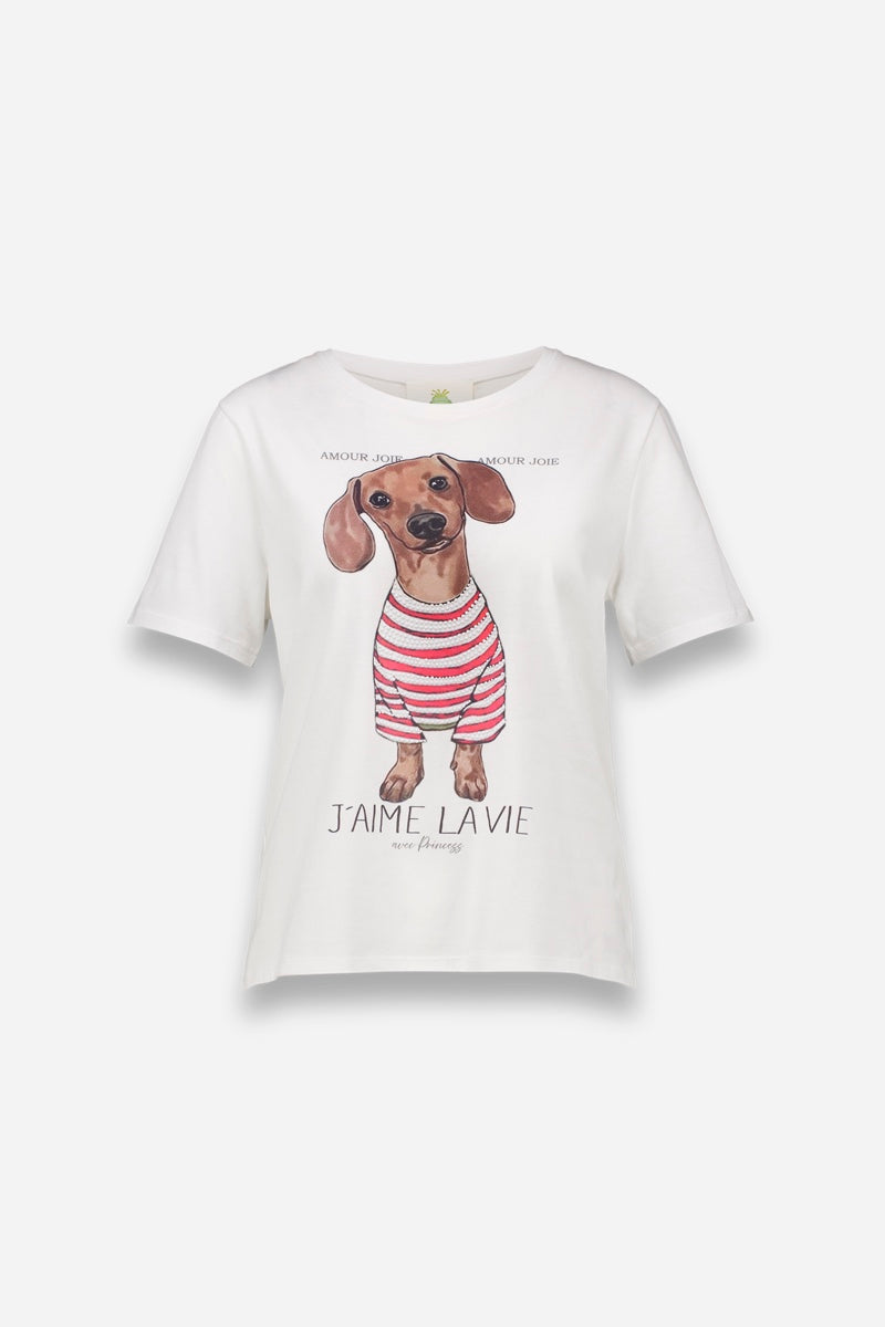 Auf dem weißen Baumwoll-T-Shirt von Princess Goes Hollywood ist ein brauner Dackel in einem rot-weiß gestreiften Pullover abgebildet. Der französische Text darüber und "J'aime la vie" darunter ergeben ein charmantes, verspieltes Design.