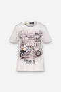 Ein weißes Princess Goes Hollywood Snoopy-Print Baumwolle T-Shirt zeigt Snoopy und Woodstock auf einem Motorrad auf der Route 66 in der Wüste mit dem Text "Dream Big Ride Like The Wind".