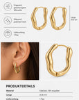 Ein Paar gewellte, polierte Gold-Creolen von Princess Goes Hollywood mit 18-Karat-Vergoldung und einer Länge von 25,8 mm wird vor einem weißen Hintergrund präsentiert, wobei die Produktdetails gut sichtbar sind. Ein eleganter Ohrring wird am Ohr eines Models gezeigt, um die Größe und Passform zu veranschaulichen. Symbole und Text beschreiben das Material (Edelstahl) und die Eigenschaften der Creolen.
